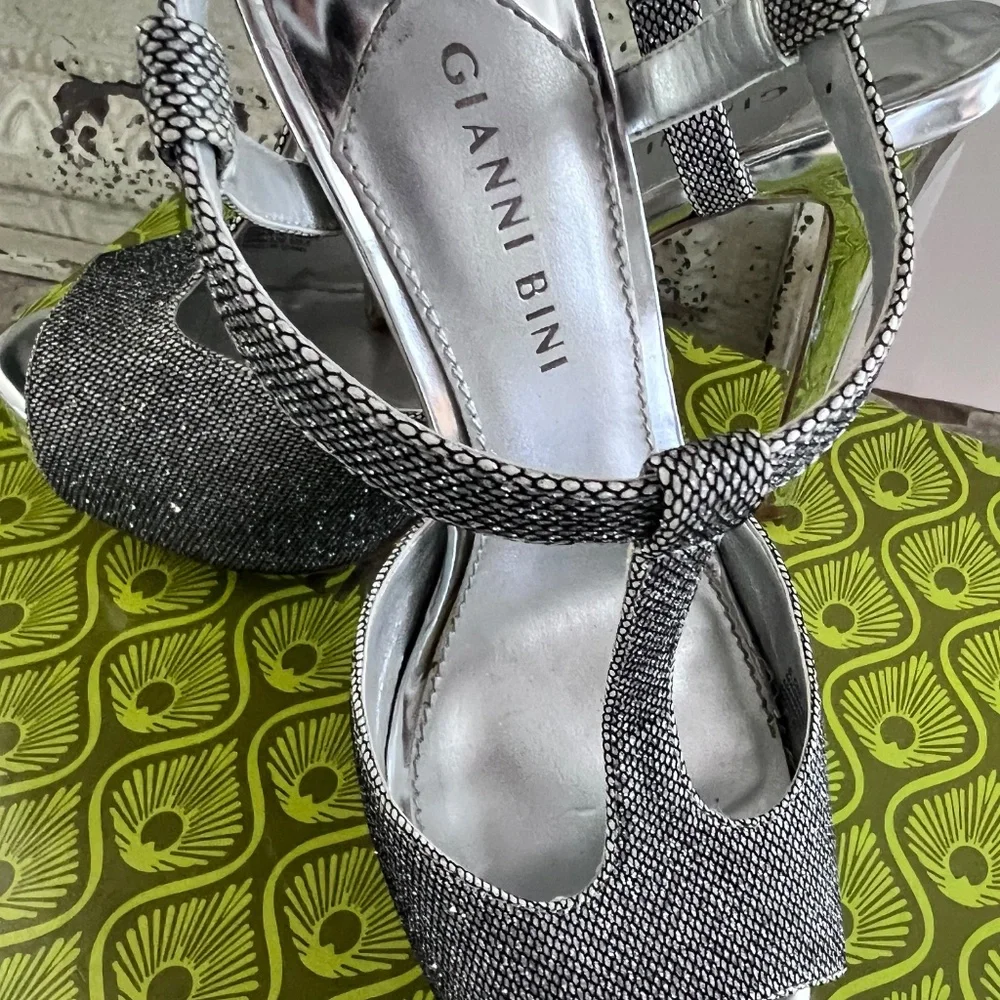 Gianni Bini Metallic Silver Platform Heels. - Picture 10 of 11